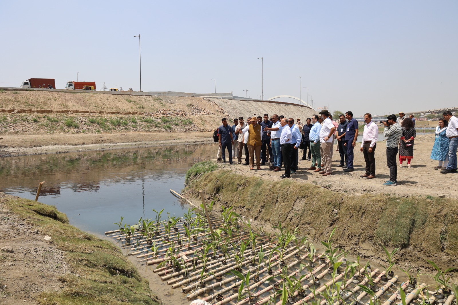 Hon’ble Lt. Governor Witnessed The Ongoing Works Of Sewer Water Cleaning In The Supplementary Drain On Outer Ring Road…