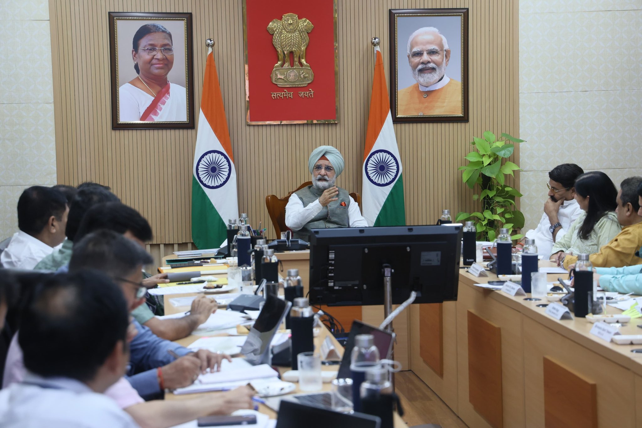 Hon’ble Lt. Governor chaired a meeting with Hon’ble MPs from Delhi alongside DDA officials.