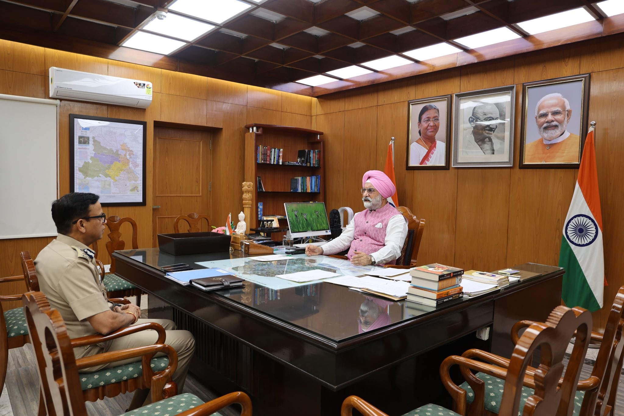 Shri Anurag Kumar, Commissioner of Police, called on Hon’ble Lt. Governor.