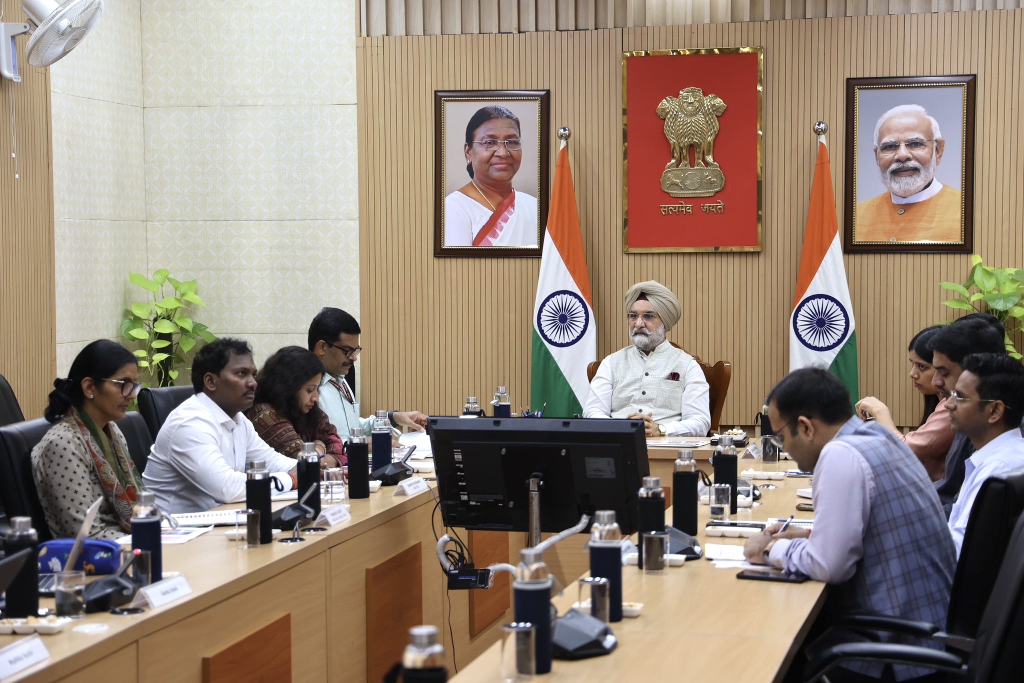 Hon’ble Lt. Governor held a discussion on exploring avenues to showcase Delhi’s rich heritage, art and design…