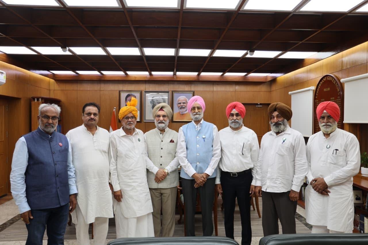 Kisan leaders led by Sardar Bhupinder Singh Mann, Former MP, called on Hon’ble Lt. Governor.
