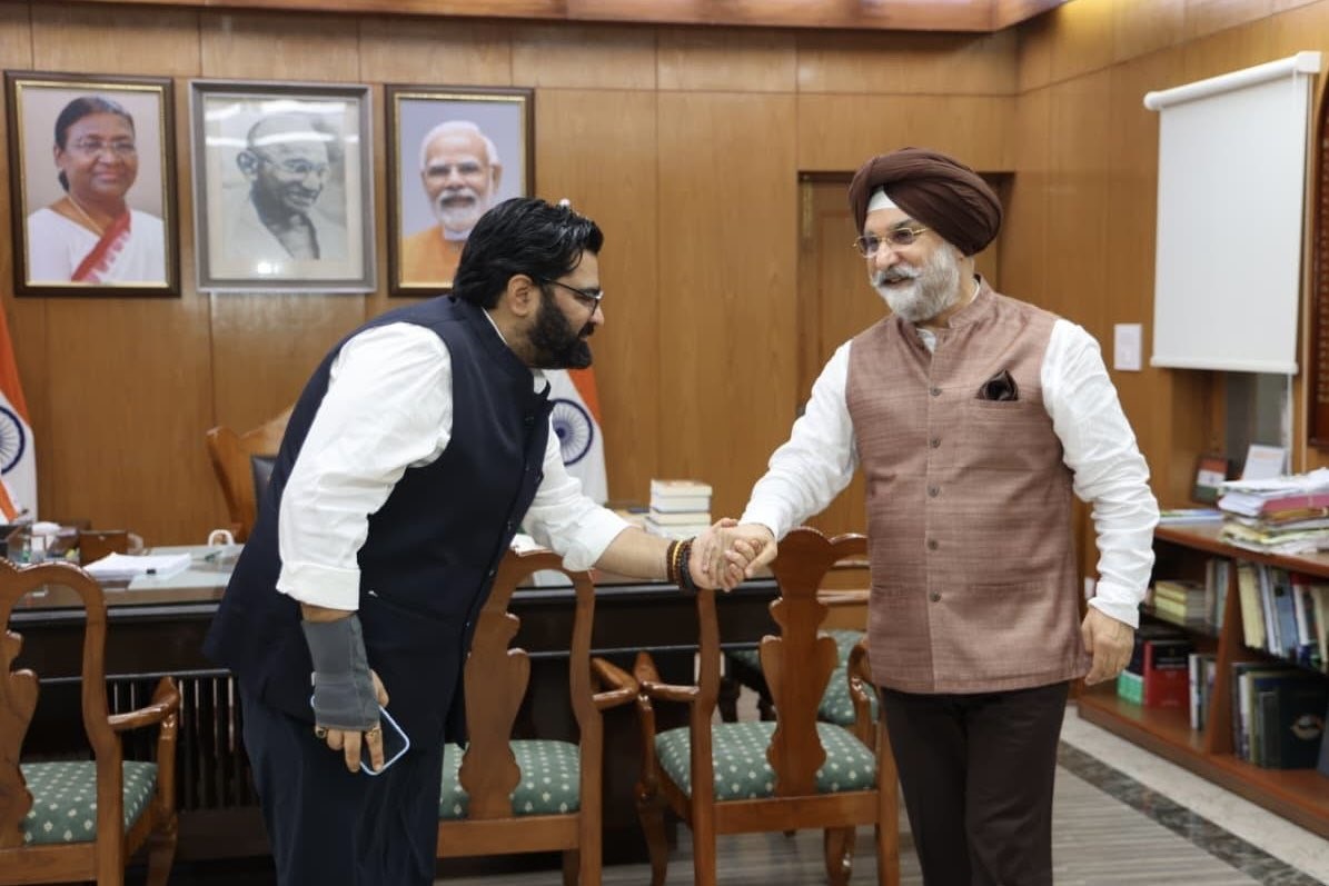 Shri Kartikeya Sharma, MP (RS), called on Hon’ble Lt. Governor.
