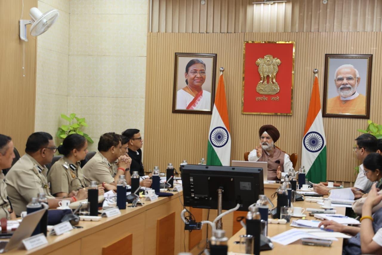 Hon’ble Lt. Governor chaired a review meeting with Commissioner of Police and senior officers of Delhi Traffic Police…