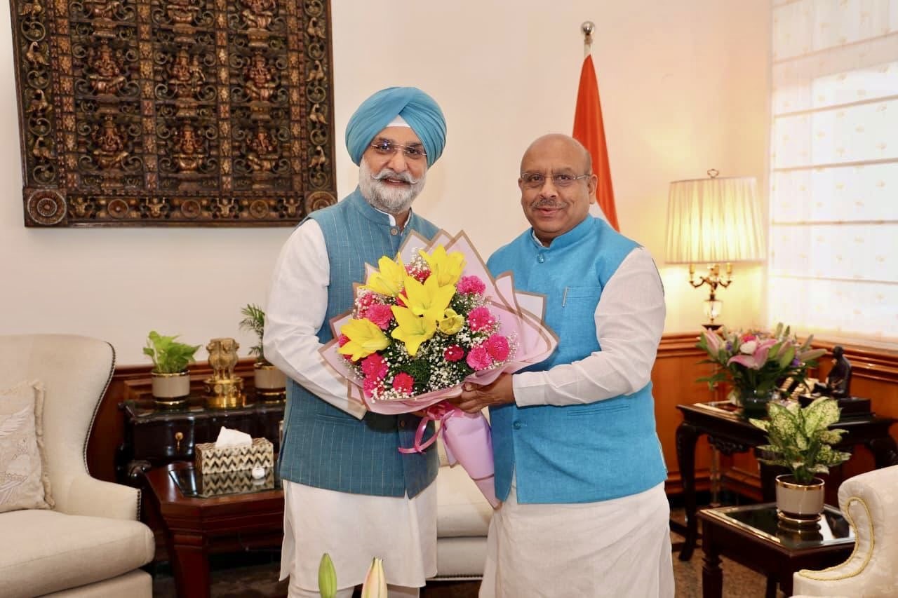 Shri Vijender Gupta, Hon'ble Speaker, Delhi Legislative Assembly called on Hon’ble Lt. Governor.