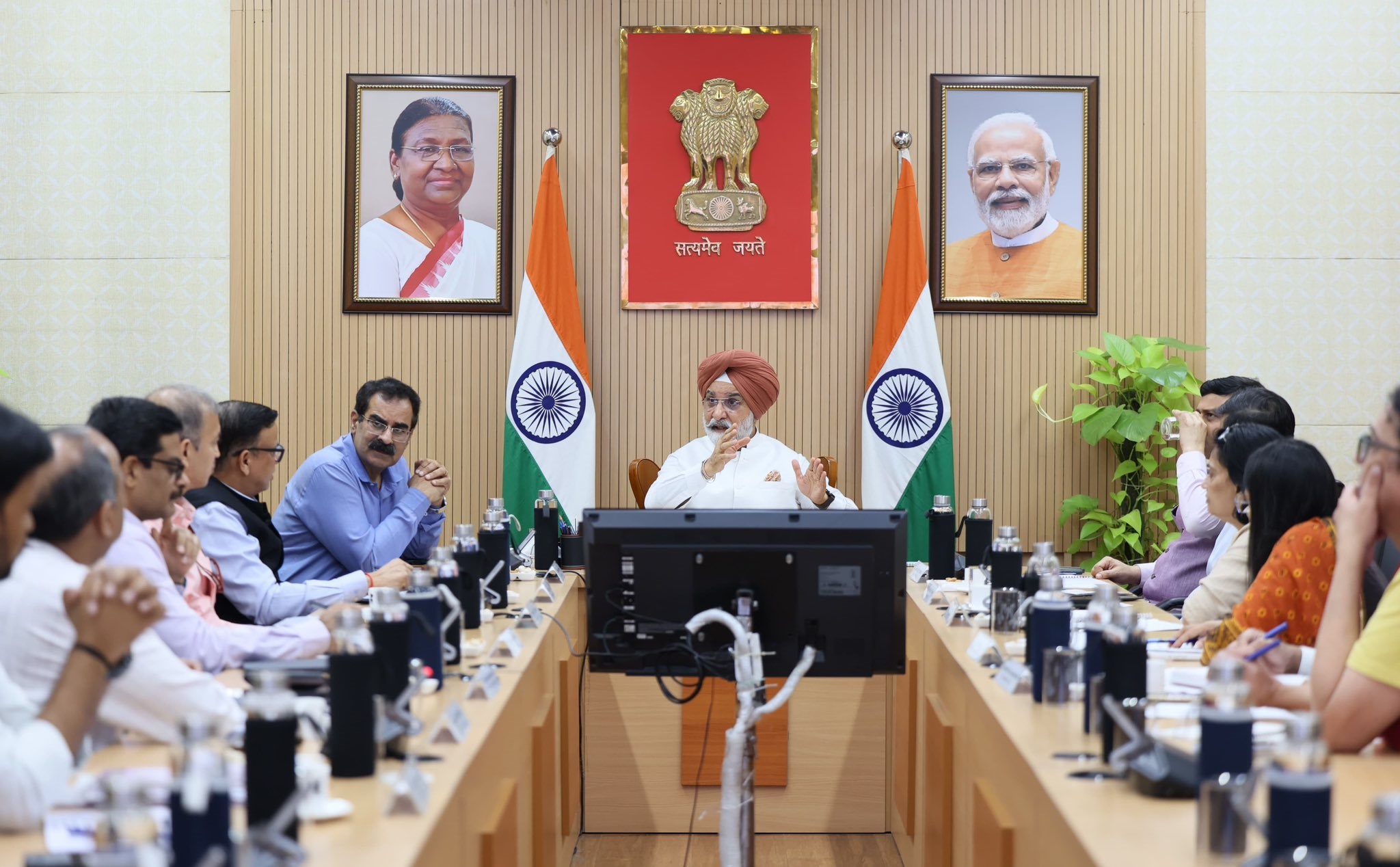 Hon’ble Lt. Governor chaired a coordination meeting between GNCTD, Delhi Police, Delhi Development Authority, Municipal…