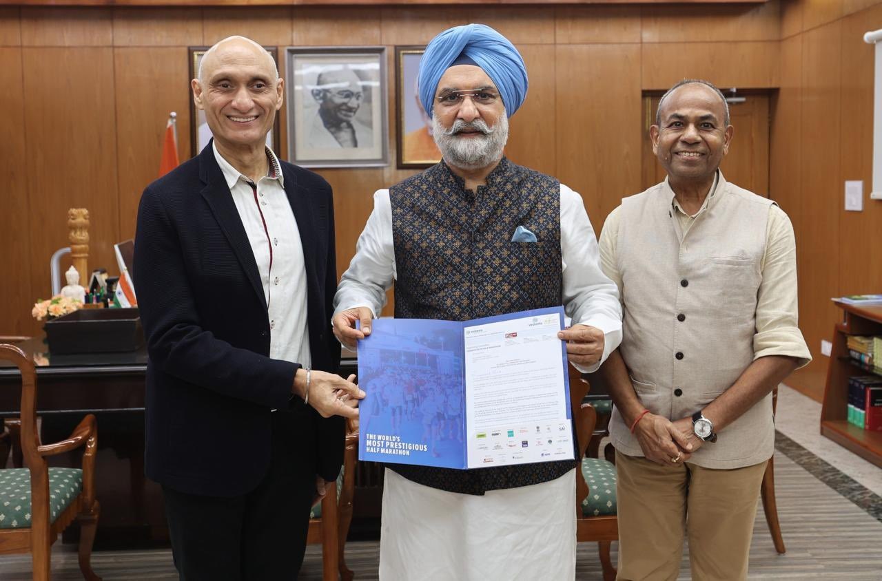 Shri Vivek Singh and Shri Rakesh Kumar the leadership of Procam International, the organizers of Delhi half marathon…