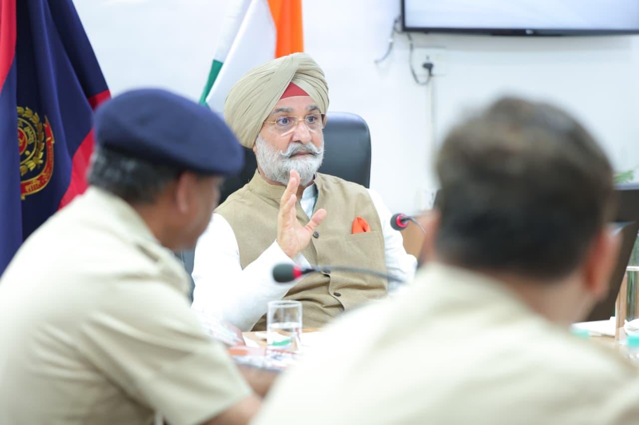 Hon’ble Lt. Governor reviewed the functioning of the Delhi Traffic Police at Traffic Police Headquarters, Todapur.