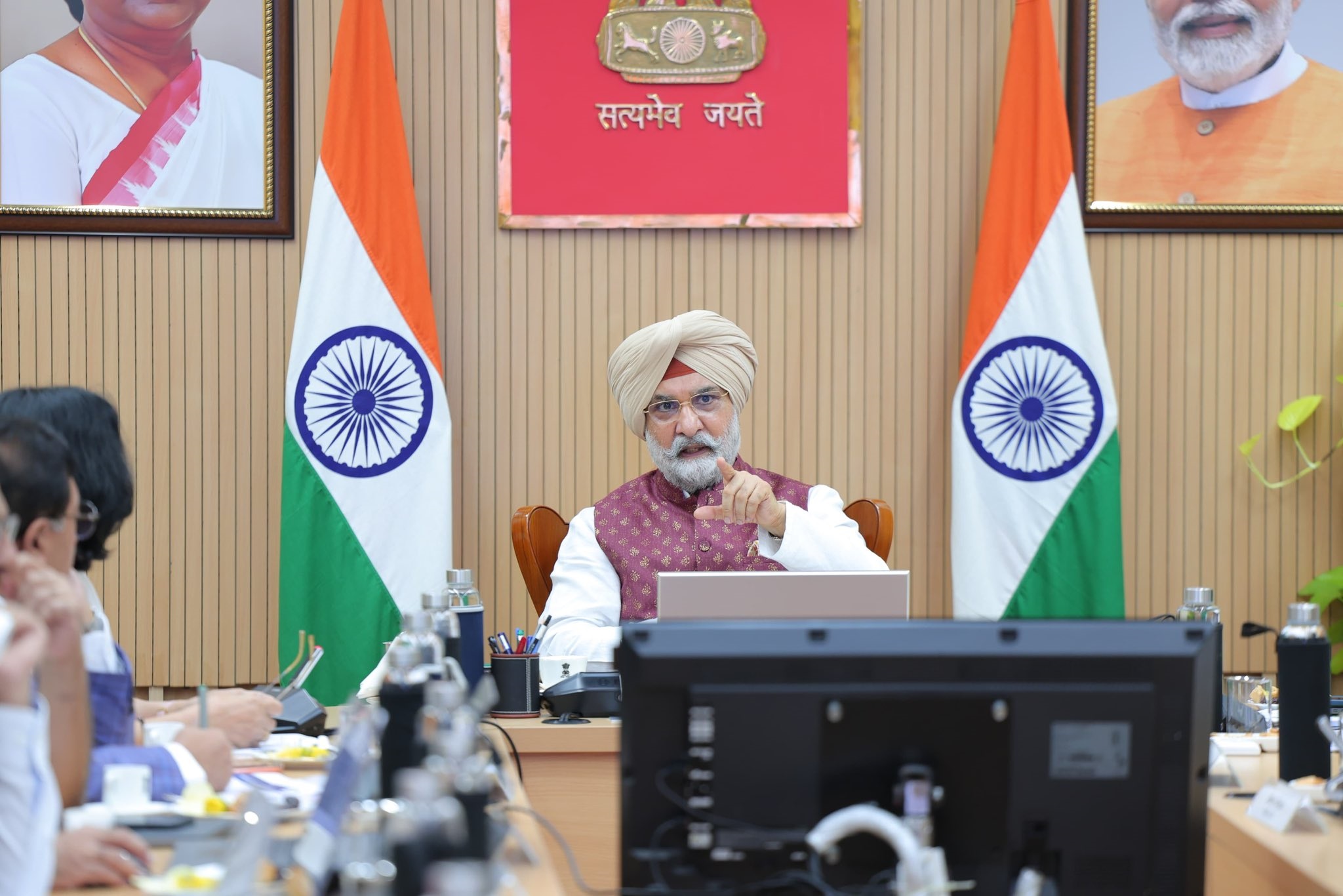 Hon’ble Lt. Governor chaired a review meeting with Vice Chancellors of Delhi’s 9 State Universities.