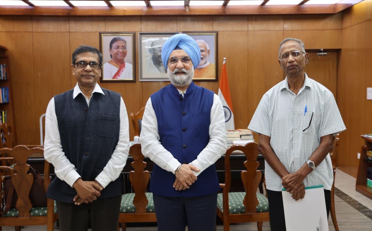 Prof. Rajesh Srivastava, Chairperson, Board of Governors and Prof. Sandeep Sen, Director, IIIT-Delhi called on Hon…