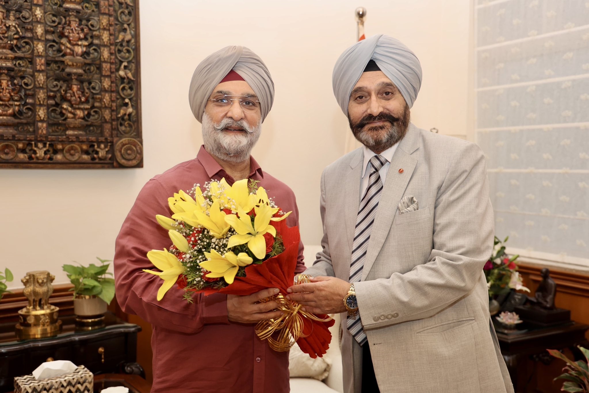 General Bikram Singh, PVSM, UYSM, AVSM, SM, VSM (Retd.), Former Chief of the Army Staff, called on Hon'ble Lt.…