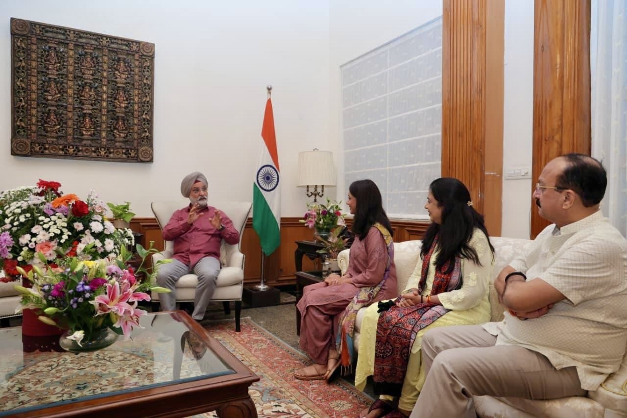 Shri Ashish Sood, Hon'ble Minister, GNCTD, along with Smt. Anupam Sood, Ms. Saumya Sood and Ms Aastha Sood called…