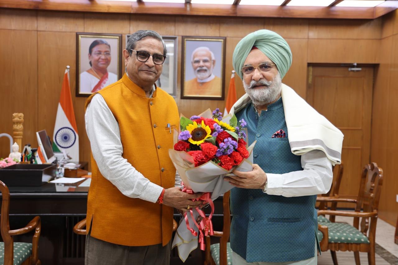 Dr. Om Prakash Vyas, Chairperson, Delhi Commission for Protection of Child Rights (DCPCR), called on Hon'ble Lt.…