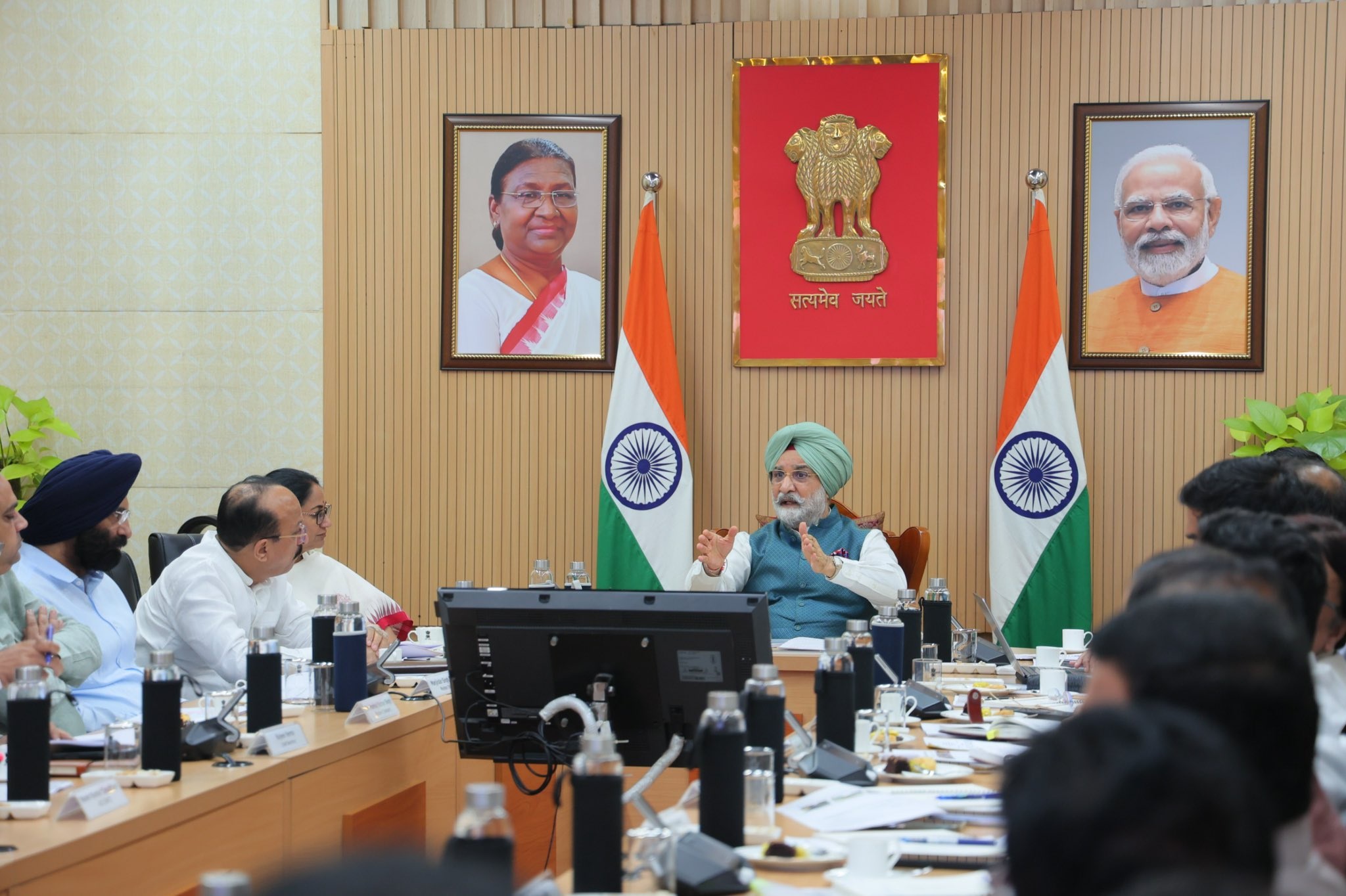 Hon’ble Lt. Governor chaired a review meeting on Air Pollution Mitigation Measures in Delhi with Hon’ble Chief Minister…