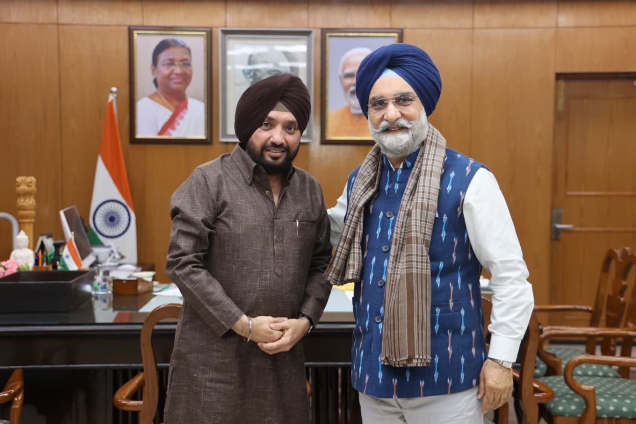 Sardar Arvinder S. Lovely, MLA and Chairman, Trans Yamuna Development Board called Hon'ble Lt. Governor.