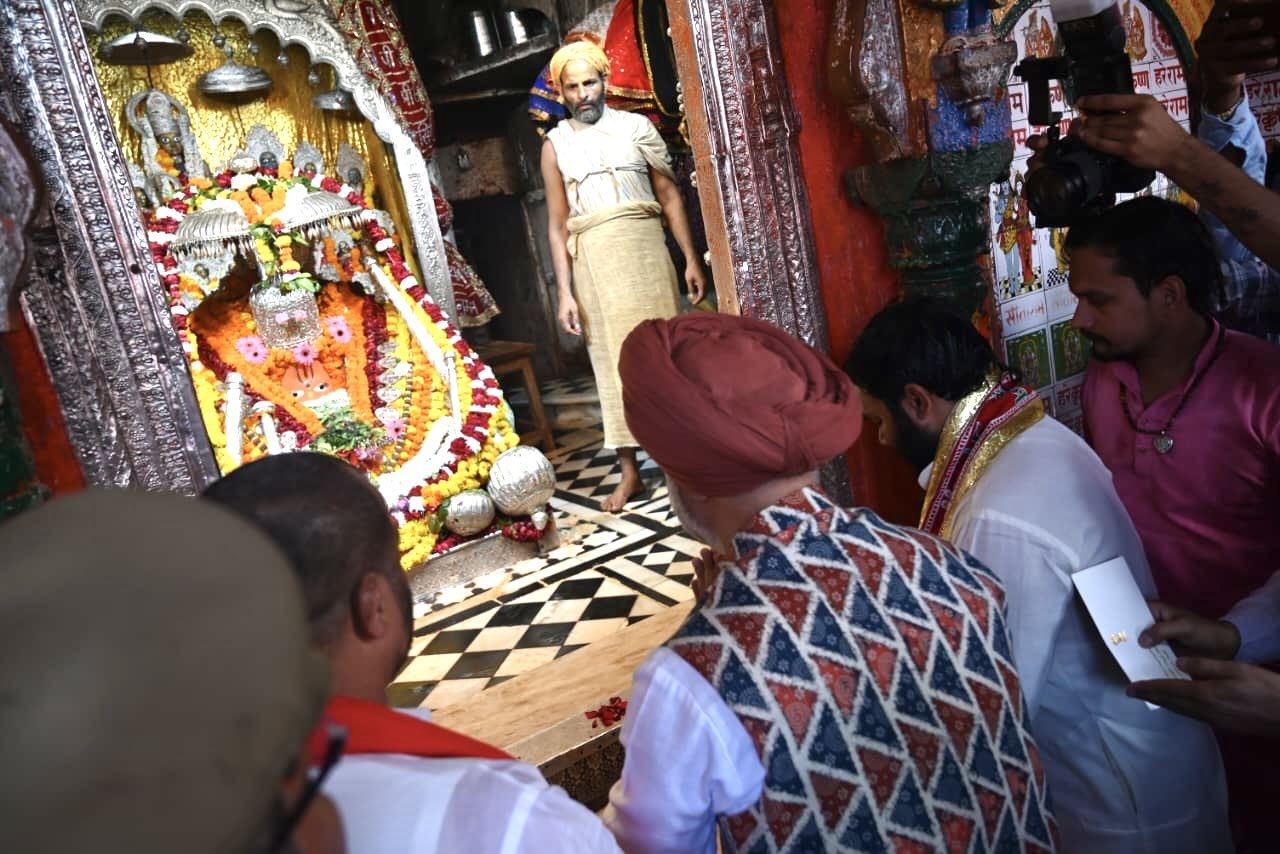 माननीय उपराज्यपाल ने अयोध्या धाम में श्री हनुमान गढ़ी के दर्शन किये।