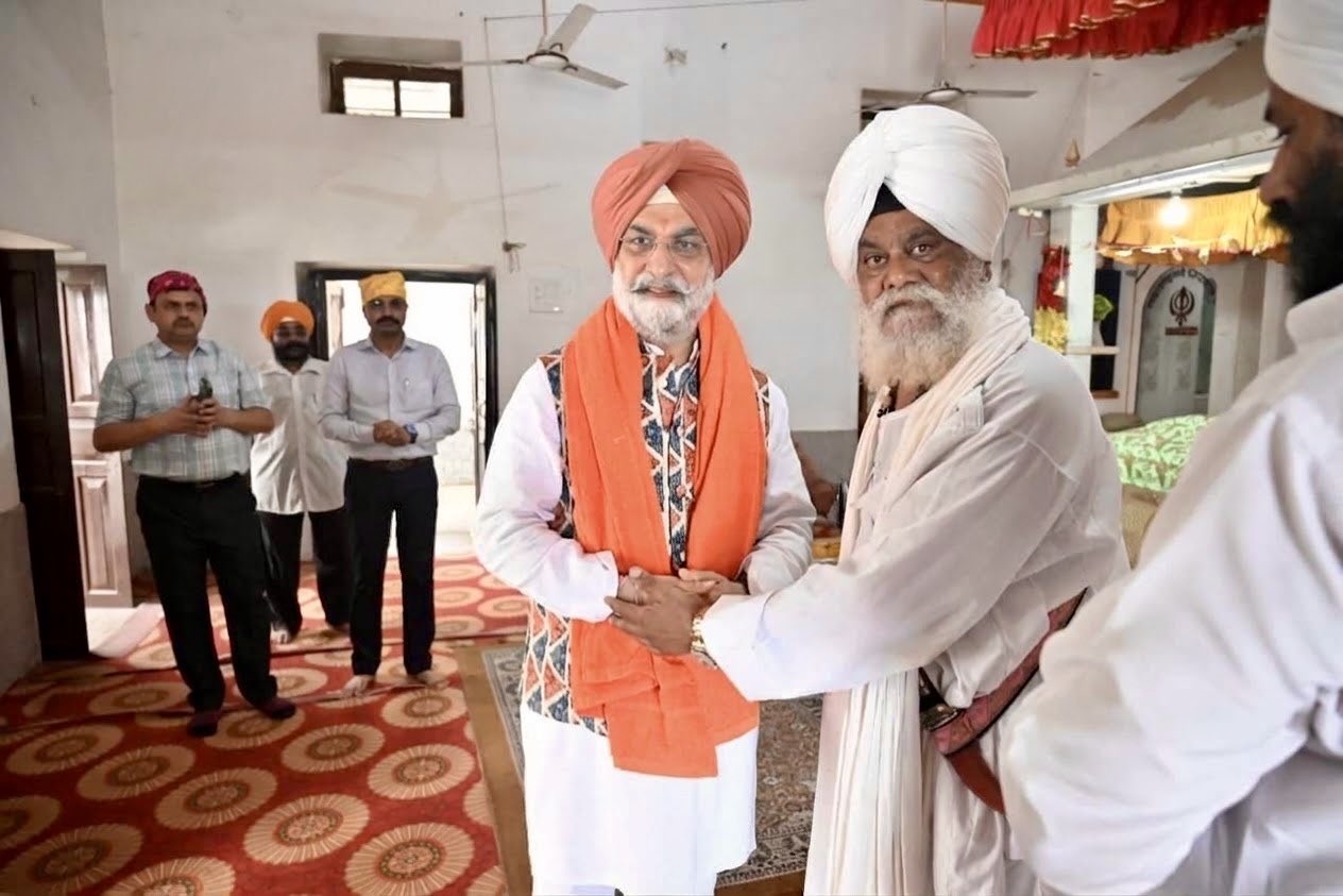 माननीय उपराज्यपाल ने अयोध्या धाम स्थित ऐतिहासिक गुरुद्वारा ब्रह्मकुंड साहिब में प्रार्थना की।
