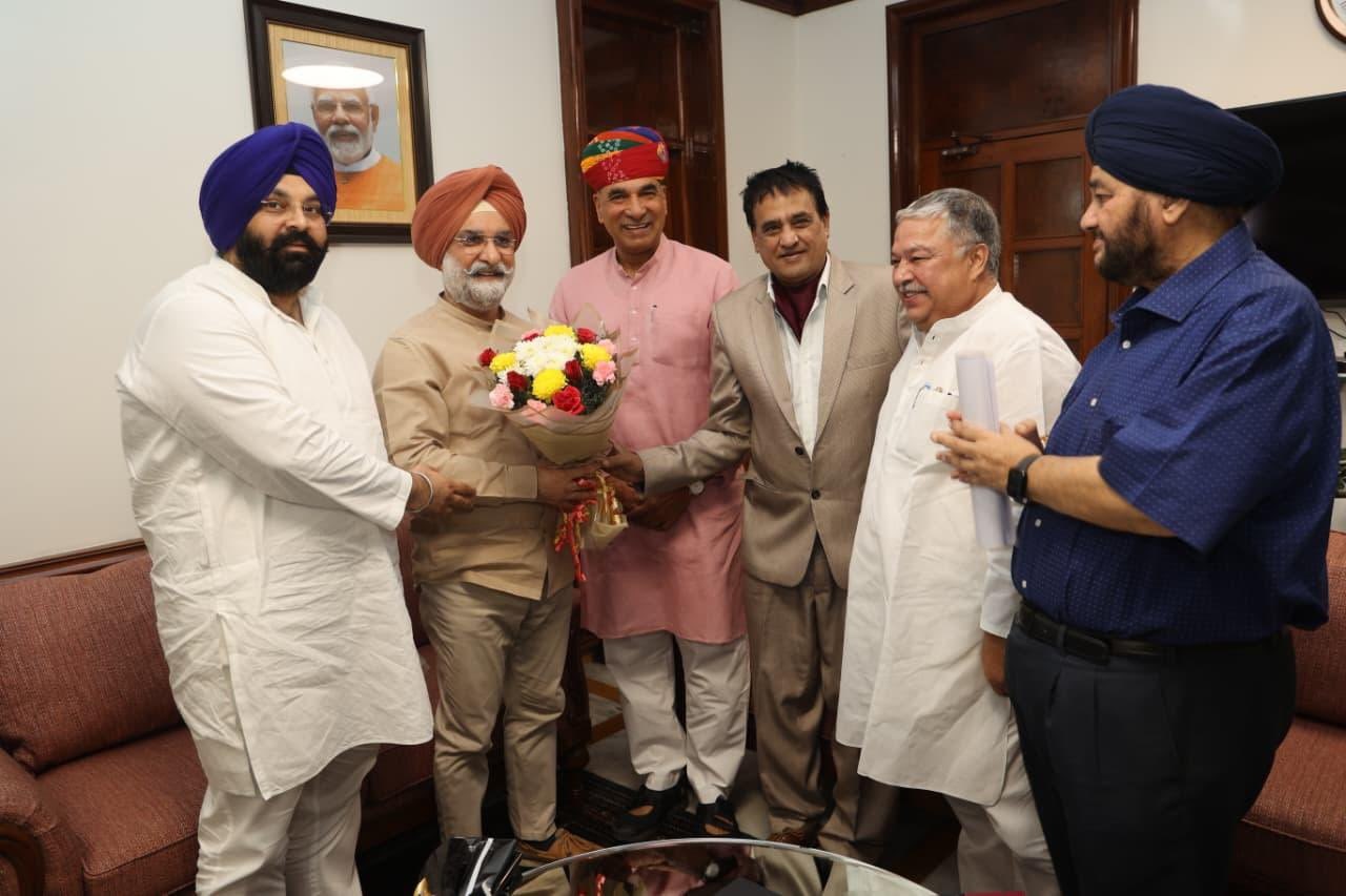  विधायक श्री सूर्य प्रकाश खत्री ने एक प्रतिनिधिमंडल के साथ माननीय उपराज्यपाल से मुलाकात की।