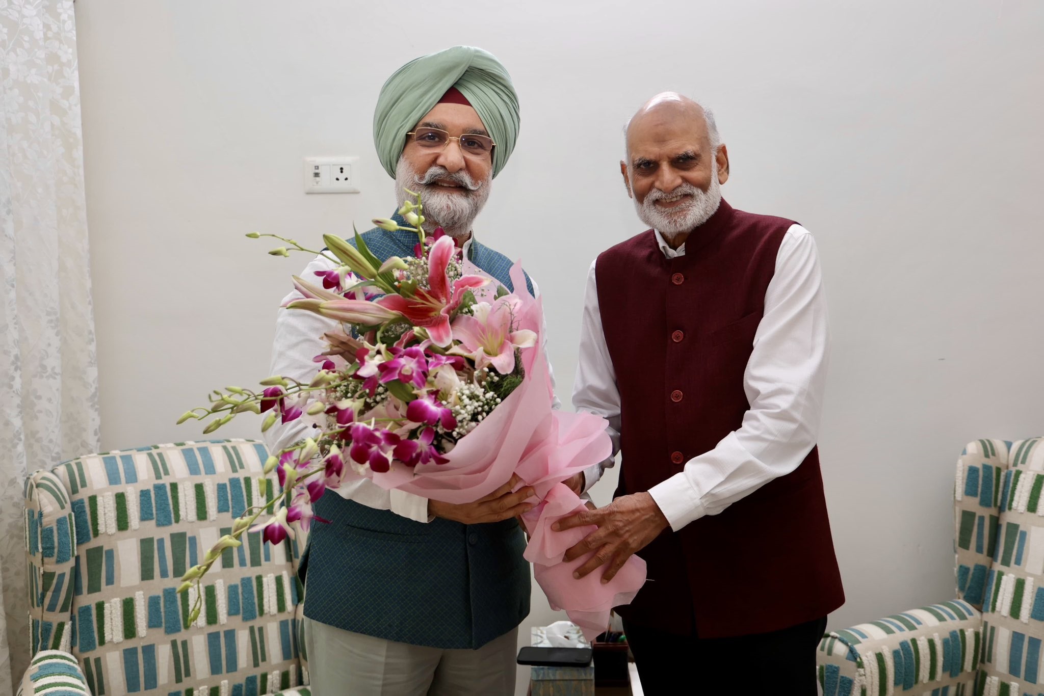 ITC लिमिटेड के कॉर्पोरेट मामलों के अध्यक्ष श्री अनिल राजपूत ने माननीय उपराज्यपाल से मुलाकात की।
