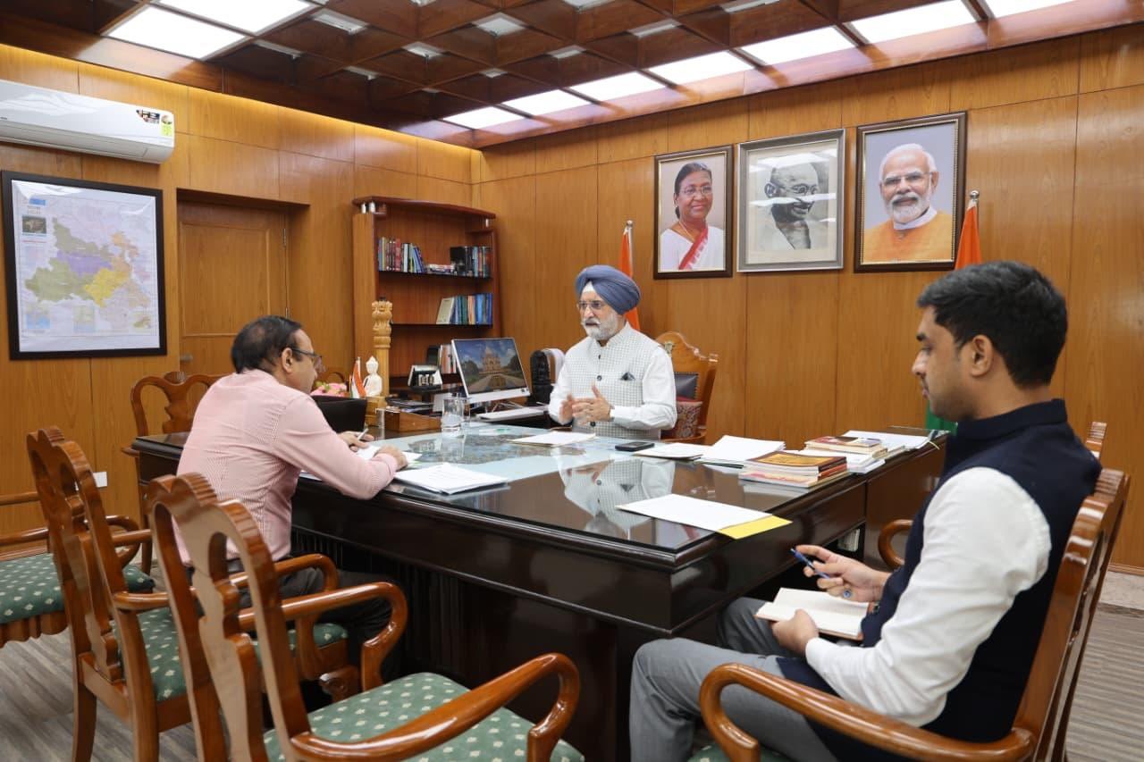 दिल्ली जल बोर्ड के मुख्य कार्यकारी अधिकारी, डॉ. सज्जन सिंह यादव ने माननीय उपराज्यपाल से मुलाकात की।