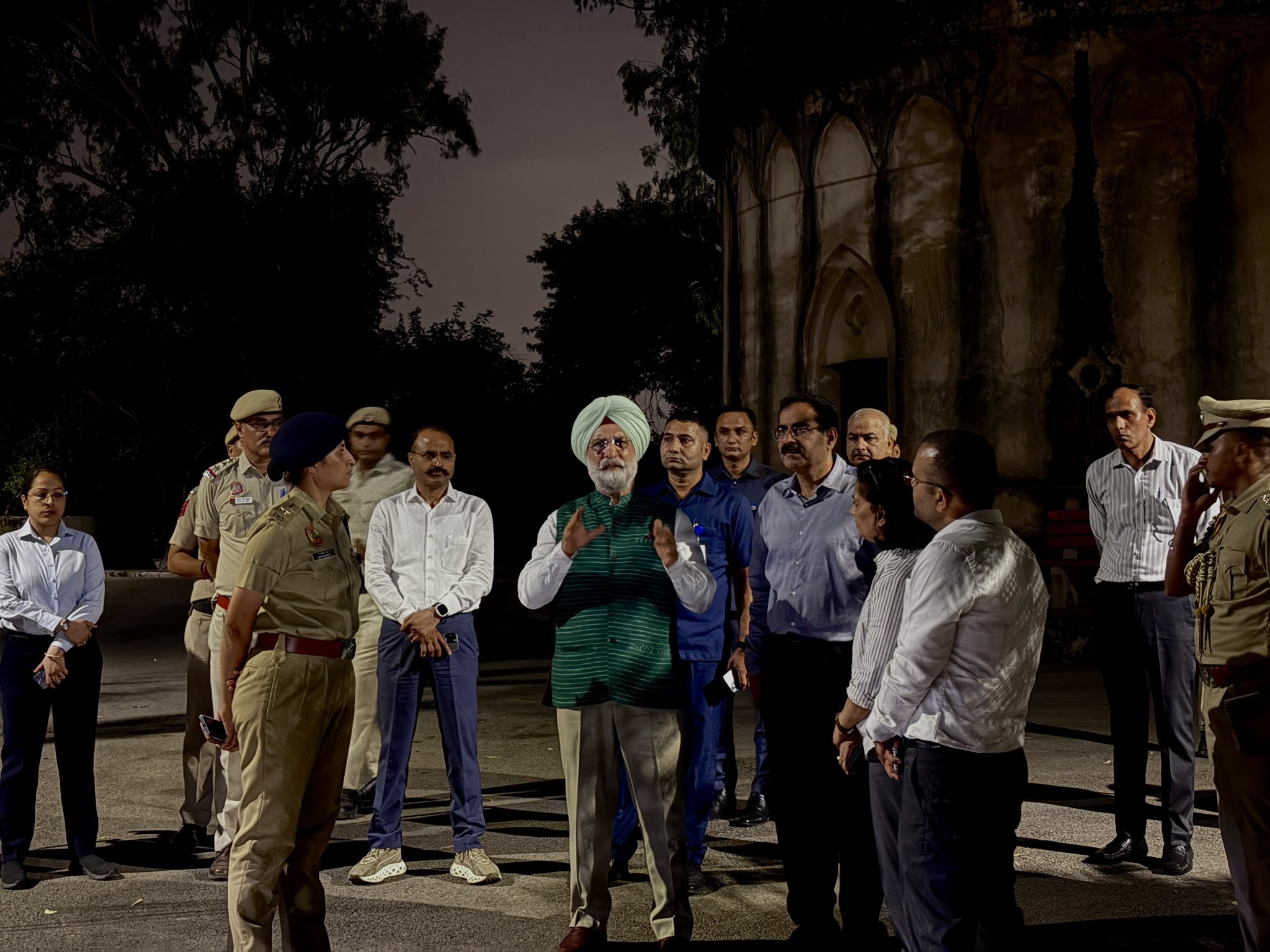 माननीय उपराज्यपाल ने दिल्ली विश्वविद्यालय के पास नॉर्दर्न रिज में बोंटा पार्क का औचक निरीक्षण किया।