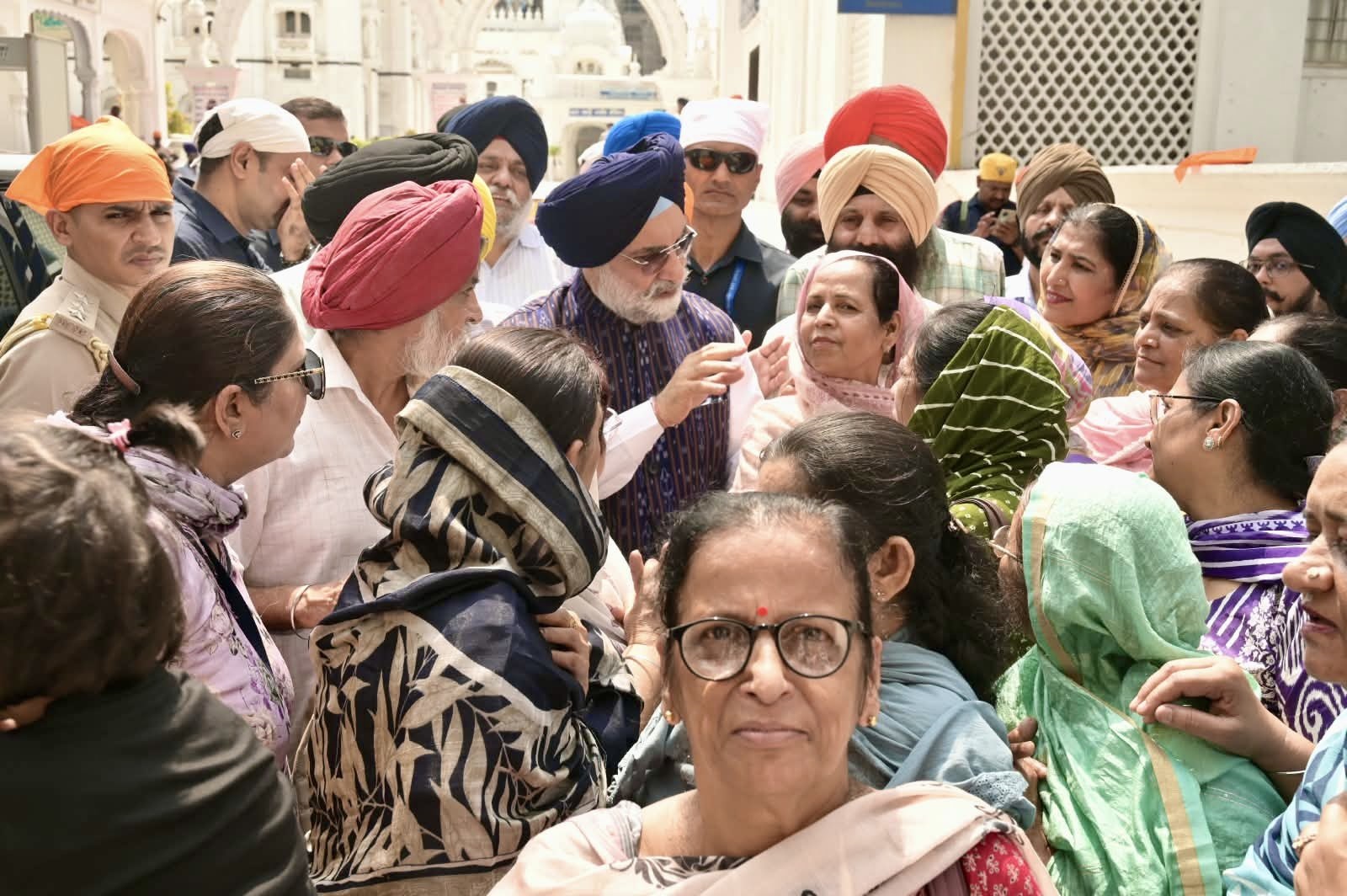 माननीय उपराज्यपाल ने पवित्र तख्त श्री पटना साहिब की यात्रा कर रही दिल्ली की संगत के सदस्यों से बातचीत की।