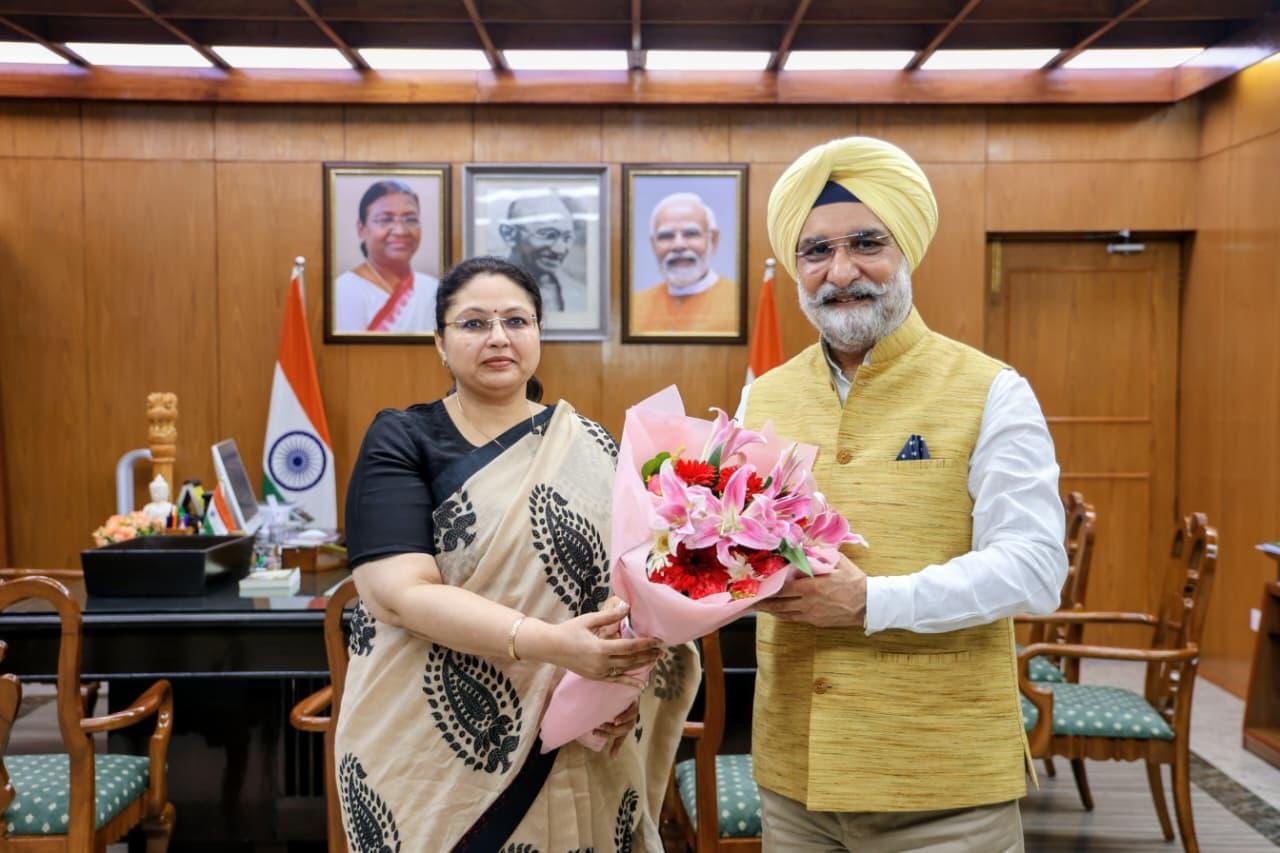 Ms. Kaveri Baweja, Principal Secretary (Law, Justice and Legislative Affairs), Govt. of NCT of Delhi, called on Hon…
