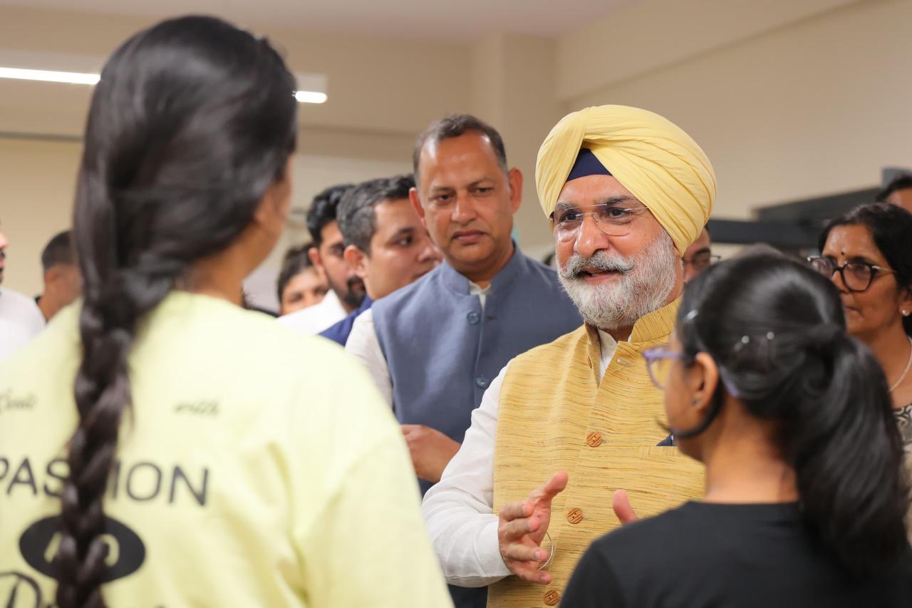 Hon’ble Lt. Governor visited DDA's 'Aarambh Library' in Sector 11, Rohini.
