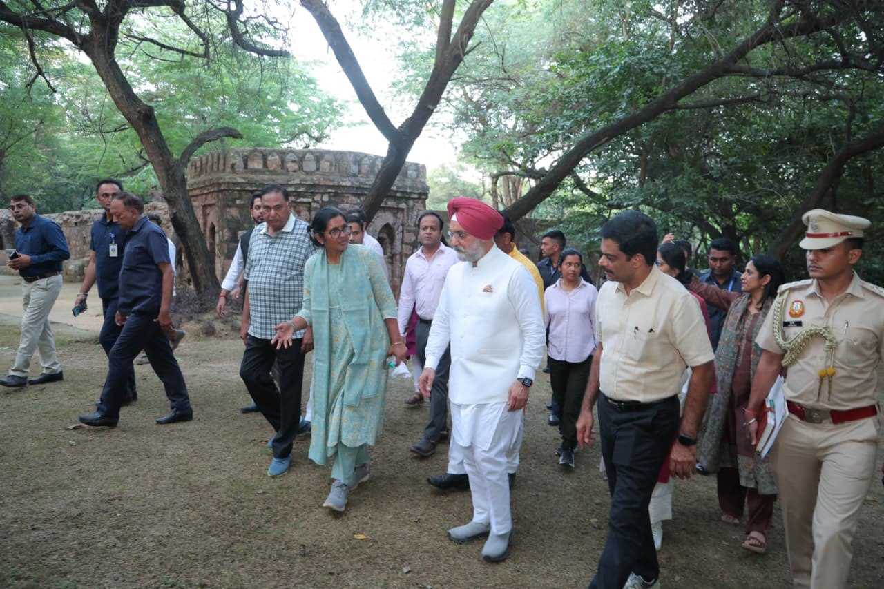 Hon’ble Lt. Governor joined an engaging Heritage Walk at Sanjay Van with enthusiastic participation from Delhiites.