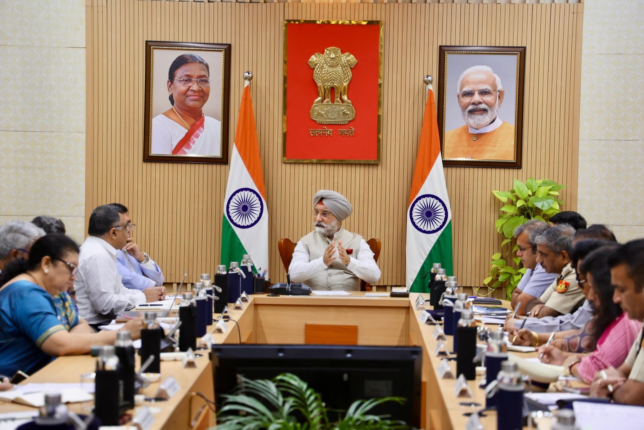 माननीय उपराज्यपाल ने GNCTD विश्वविद्यालयों के वाइस चांसलर/डायरेक्टर और दिल्ली पुलिस, PWD, MCD व ट्रांसपोर्ट विभाग के…