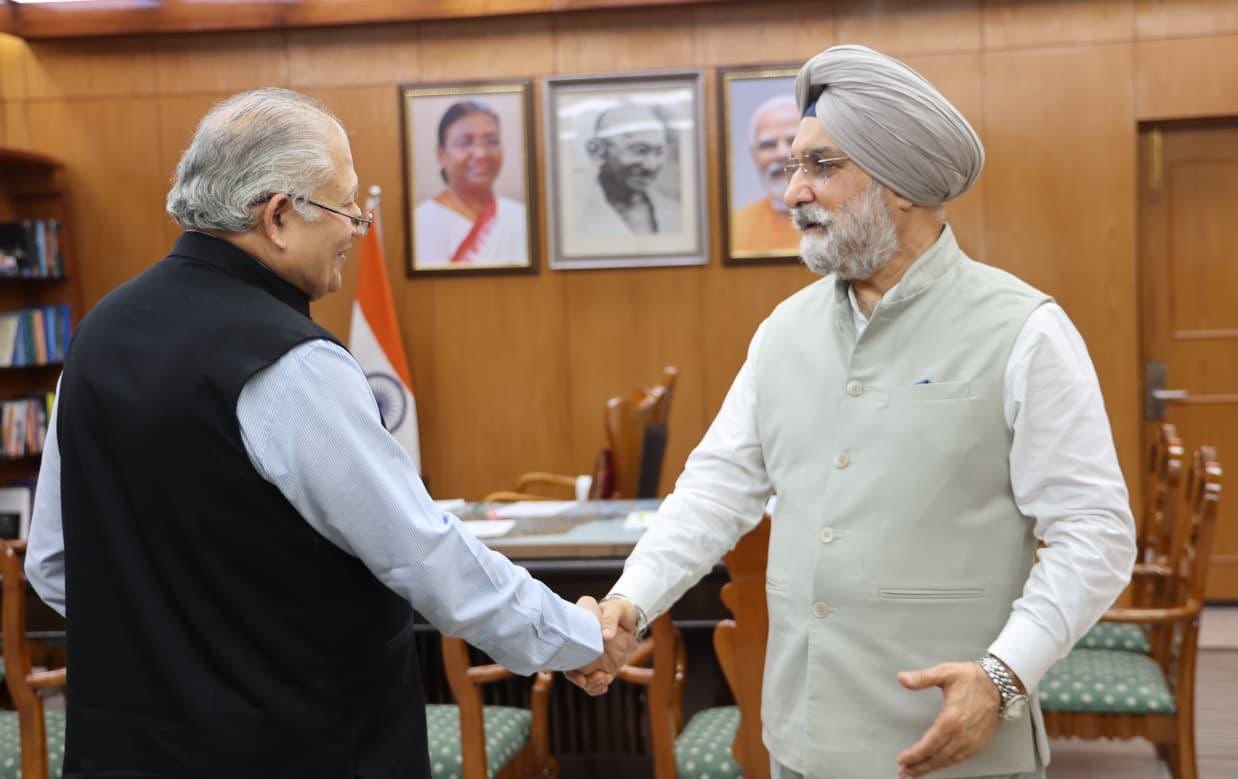 Renowned author and motivational speaker Shri Shiv Khera called on Hon'ble called Hon’ble Lt. Governor.