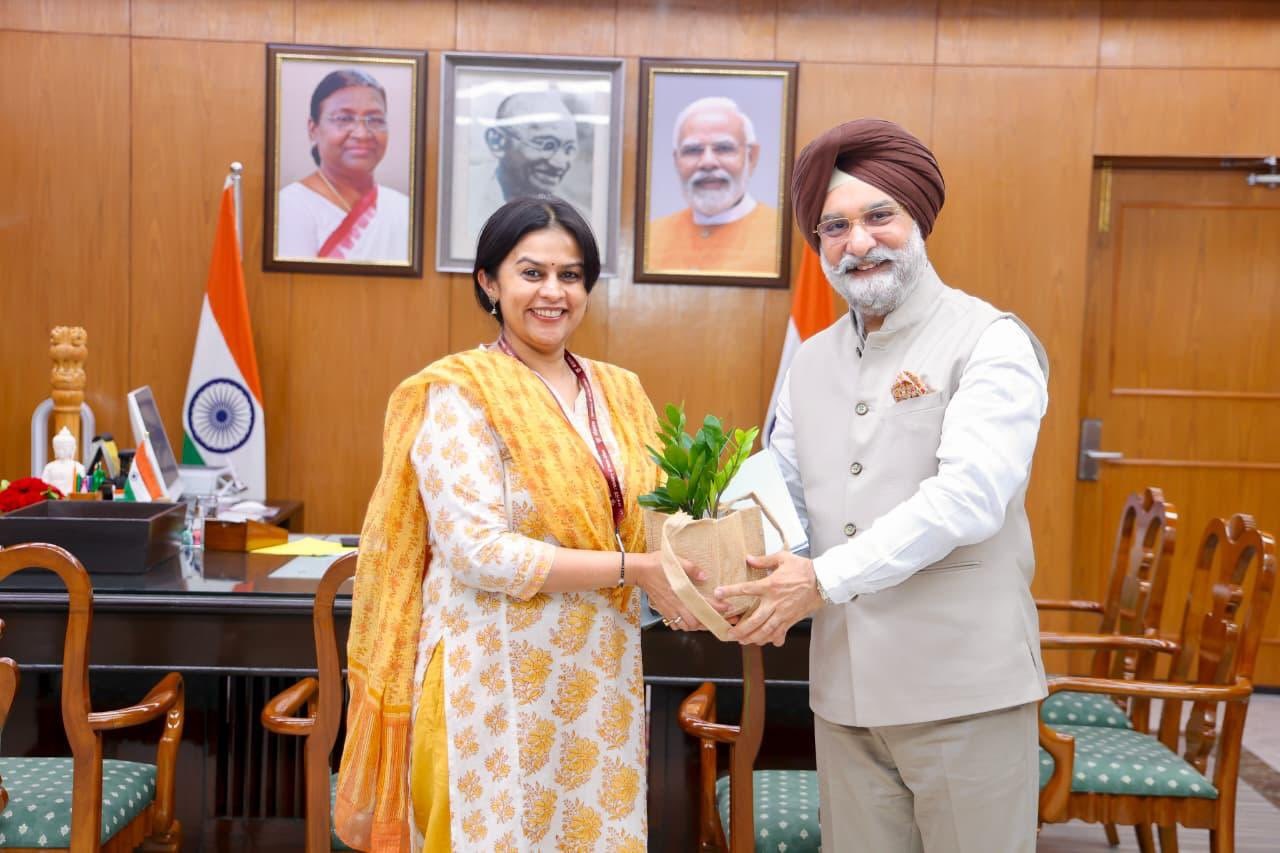 Dr. Priyanka Shukla, CEO, Mera Yuva Bharat - MY Bharat called on Hon’ble Lt. Governor.