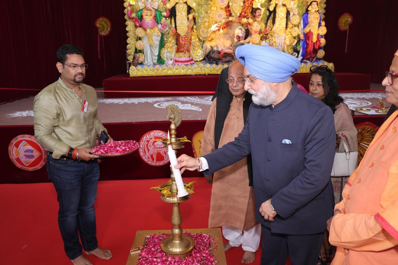 Hon’ble Lt. Governor inaugurated and prayed at the Durga Puja pandal at Shahjahan Road Park on the auspicious occasion…