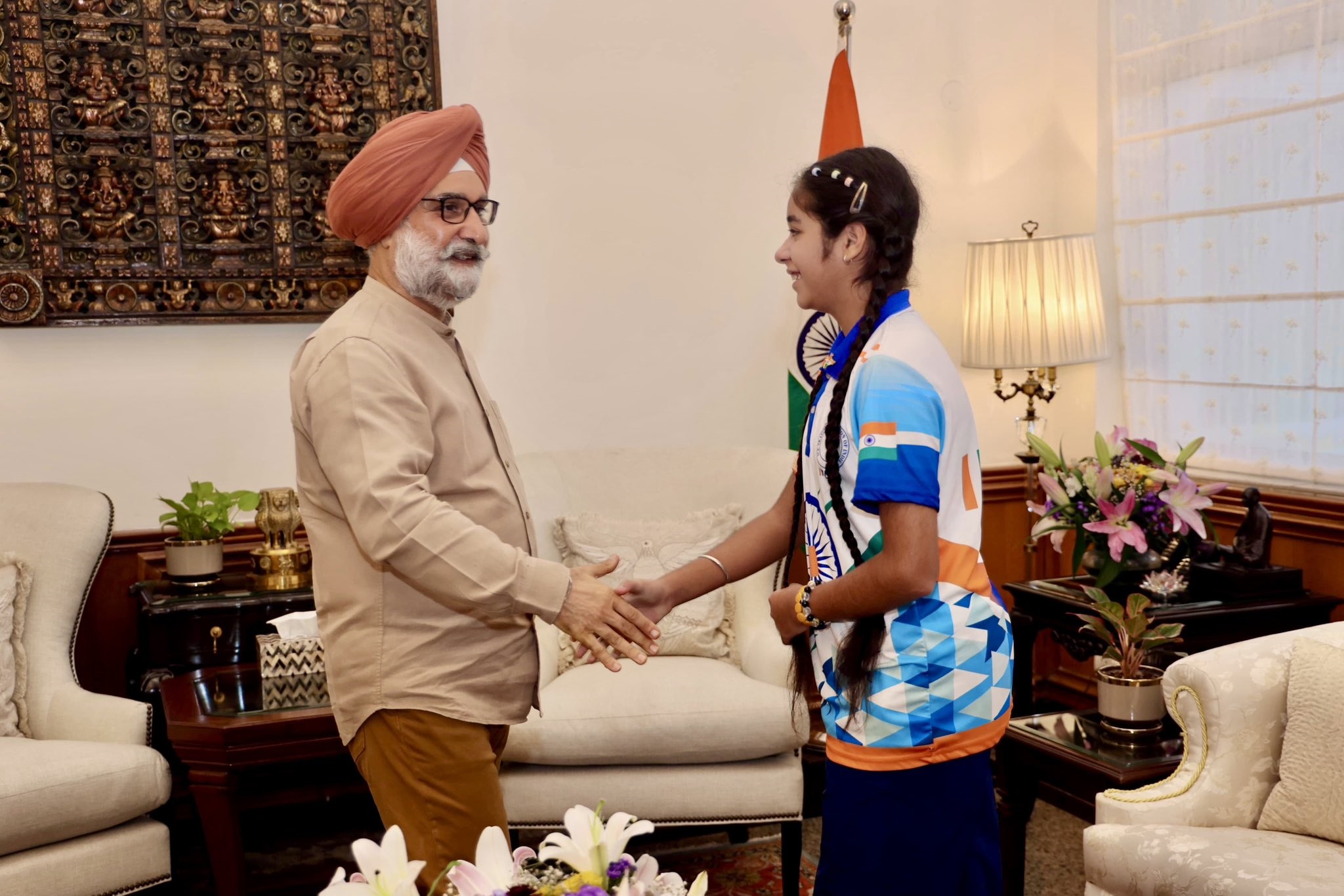 Hon’ble Lt. Governor met young ice speed skater Ms. Maliha Arora Nayal at Lok Niwas.