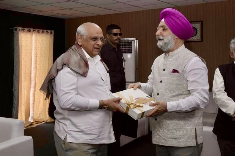 Hon’ble Lt. Governor met Hon'ble Chief Minister of Gujarat, Shri Bhupendrabhai Patel Ji, in Ahmedabad.