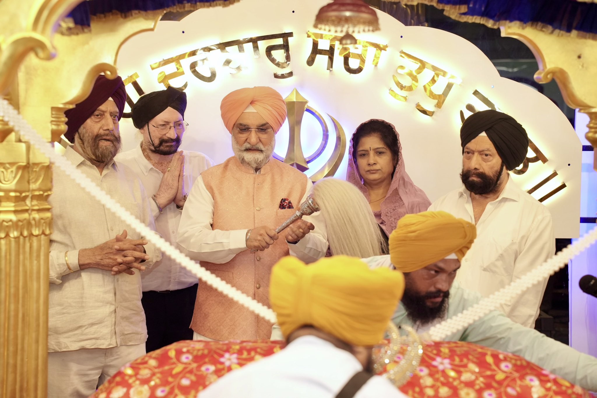 Hon’ble Lt. Governor at Gurudwara Gobind Dham, Thaltej, Ahmedabad seeking Waheguru’s blessings for peace, prosperity…