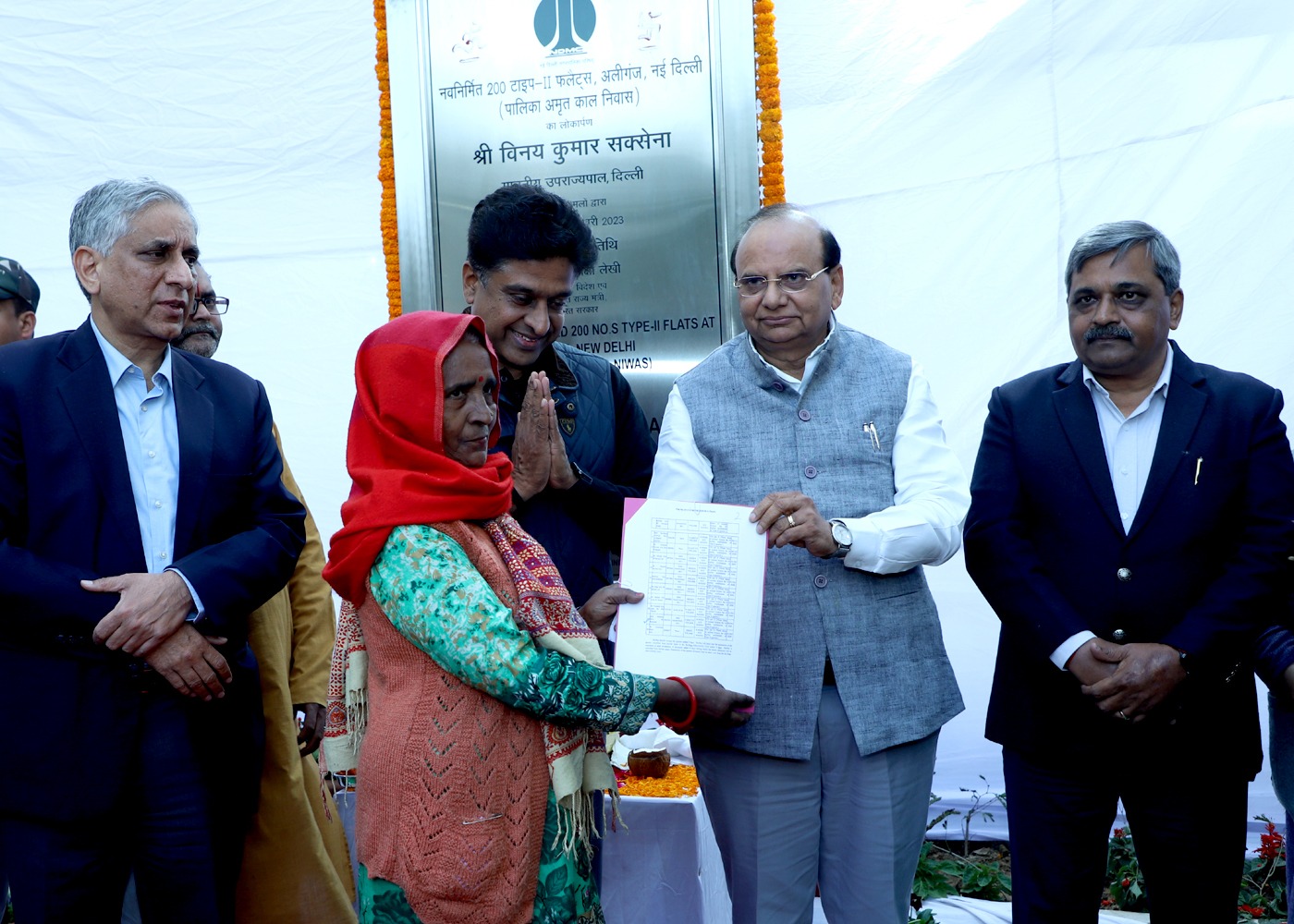 Hon’ble Lt. Governor handed over allotment of 200 Govt Flats situated at Aliganj-Jor Bagh to sanitation workers of NDMC