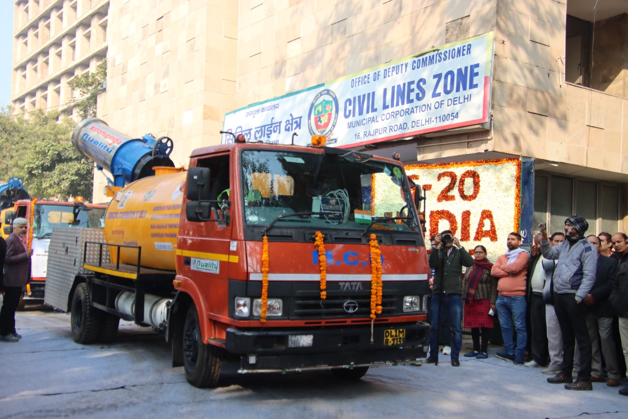 Hon’ble Lt. Governor flagged off MPVs fitted with tankers/equipment for water sprinklers, jetting and anti smog guns.