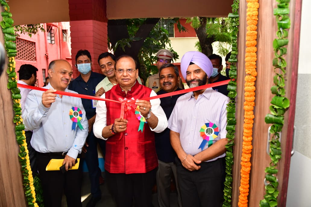 Hon'ble Lt. Governor on the occasion of #SewaDiwas, inaugurated 41 Renovated Science Labs in 21 NDMC Schools.
