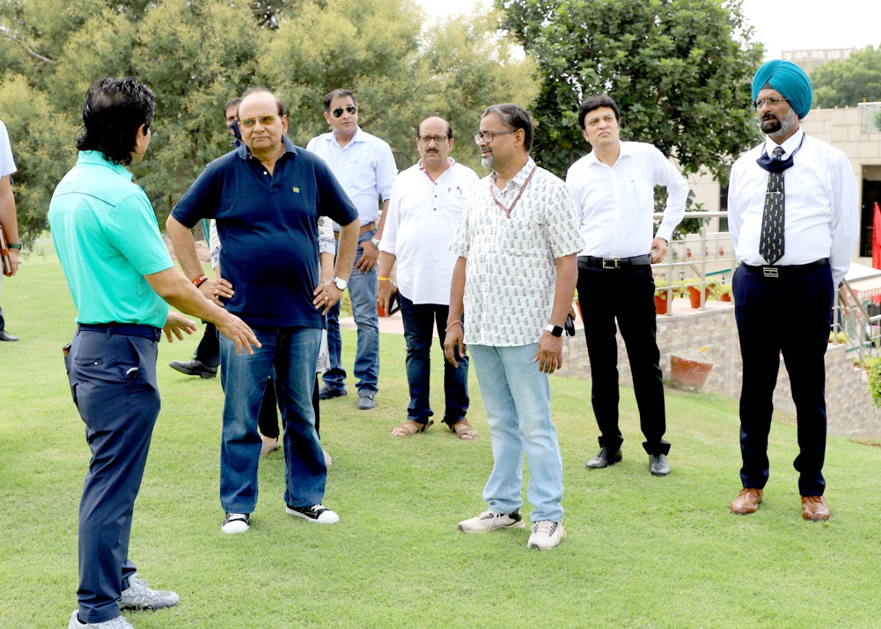 Hon’ble Lt. Governor visited the Qutub Golf Course run by DDA.