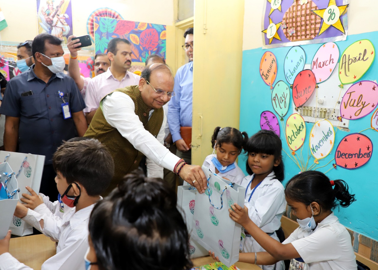 Hon'ble Lt. Governor distributed Stationery to students of pre primary/primary classes of Atal Adarsh & Navyug…