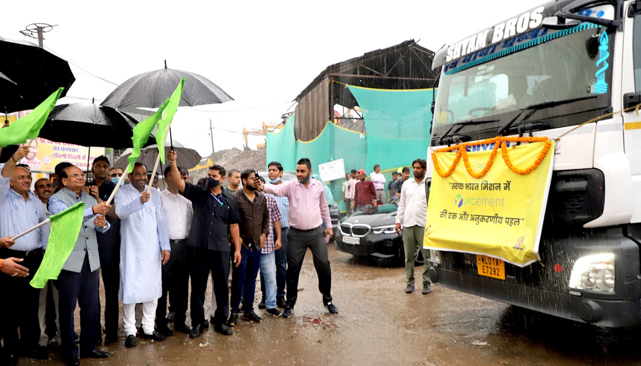 Hon’ble Lt. Governor flagged off 05 trucks carrying 100 MT of RDF to Cement Plant.