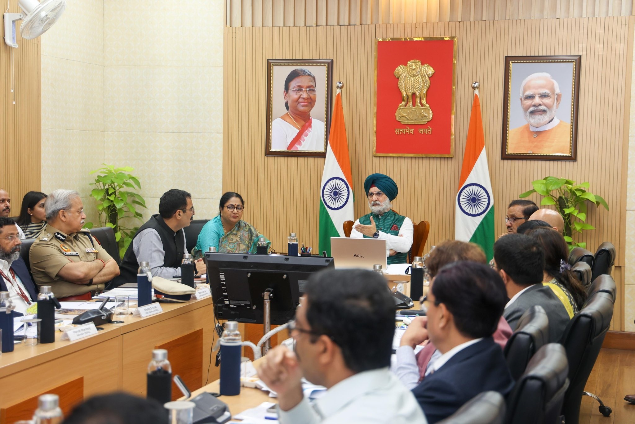 Hon’ble Lt. Governor chaired Delhi Disaster Management Authority (DDMA) meeting with Hon’ble Chief Minister, Smt. Rekha…
