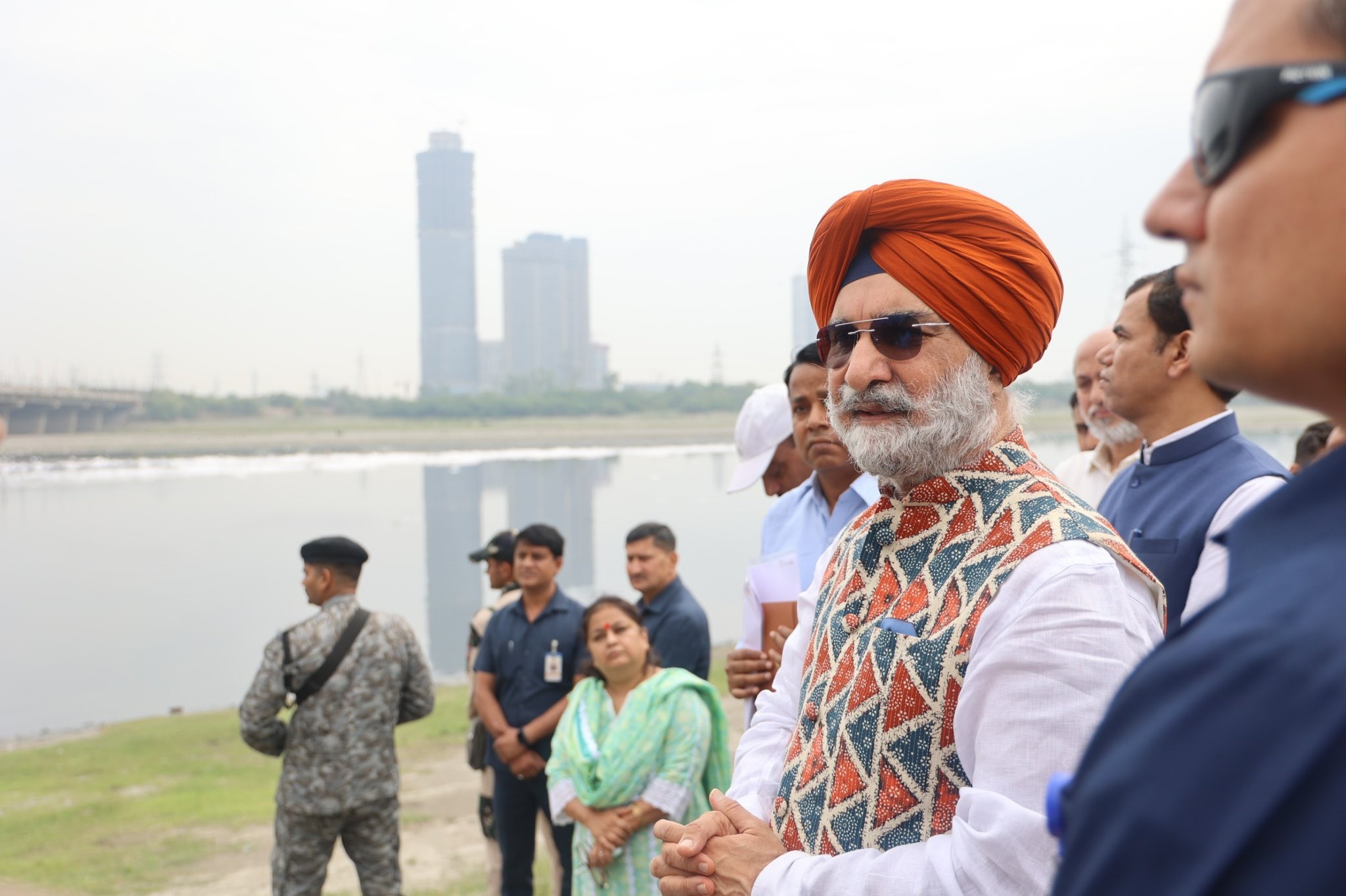 Hon’ble Lt. Governor visited the Kalindi Kunj Ghat along the Yamuna River, with senior officials of concerned…