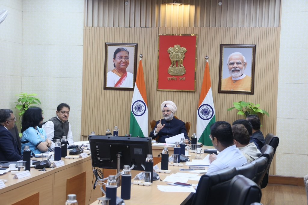 Hon’ble Lt. Governor interacted with Vice-Chancellors and Directors of all State Universities of Delhi at Lok Niwas.