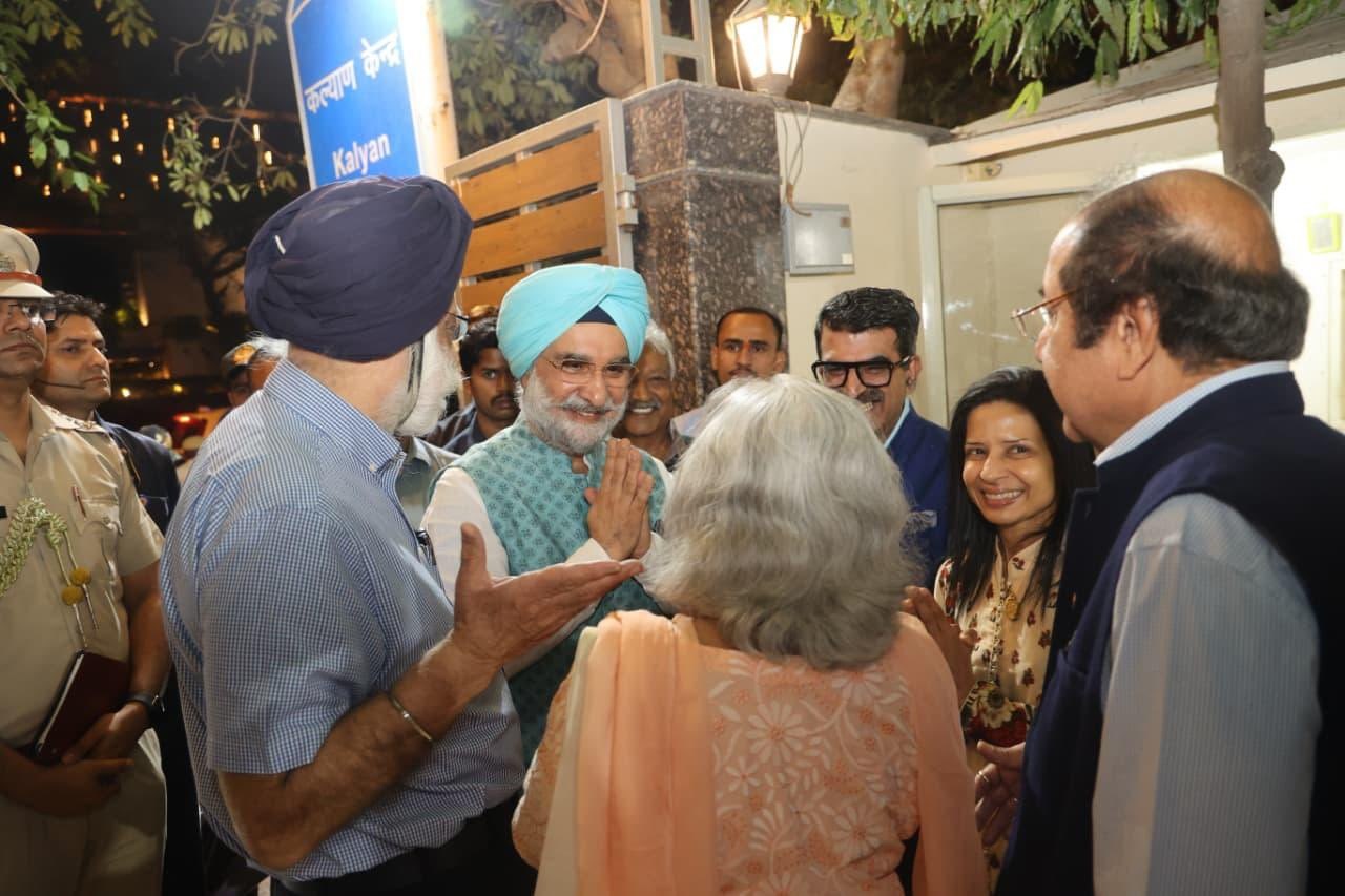 Hon’ble Lt. Governor interacted with residents of Vasant Vihar.