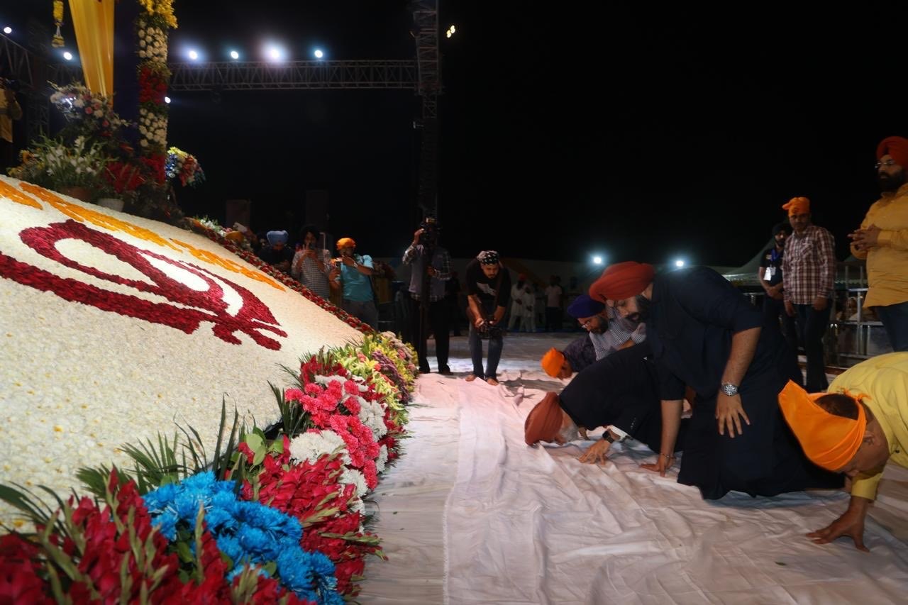 Hon’ble Lt. Governor paid respects on Delhi Fateh Diwas at Red Fort.