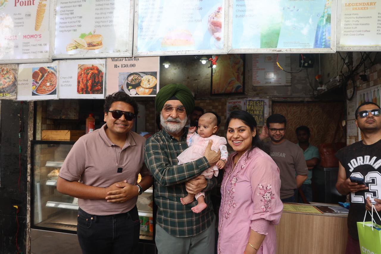 Hon’ble Lt. Governor interacted with citizens at Connaught Place.