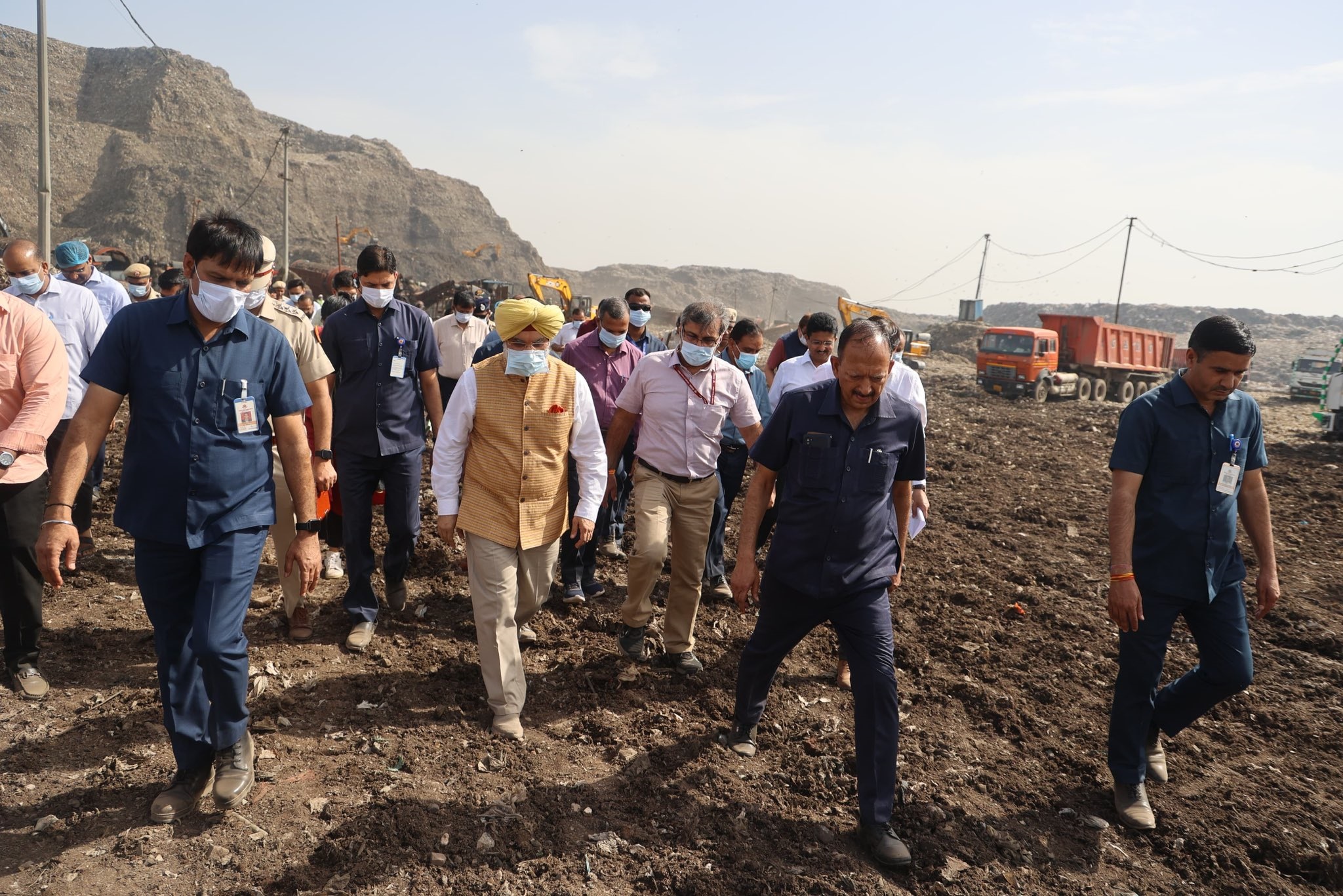 Hon’ble Lt. Governor visited the MCD’s solid waste dumpsite at Bhalswa Landfill.