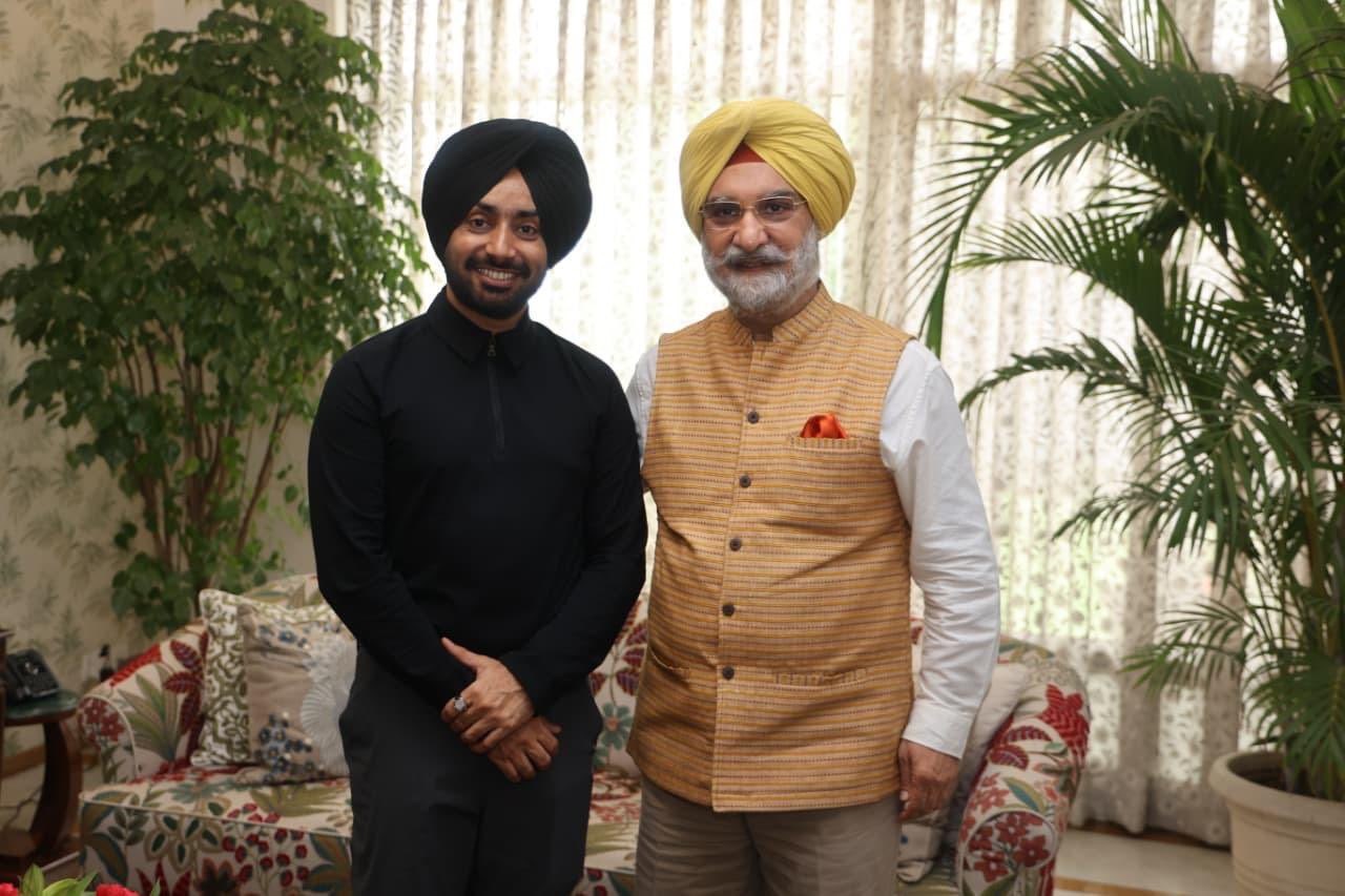 Hon’ble Lt. Governor met renowned singer and performer, Shri Satinder Sartaaj.