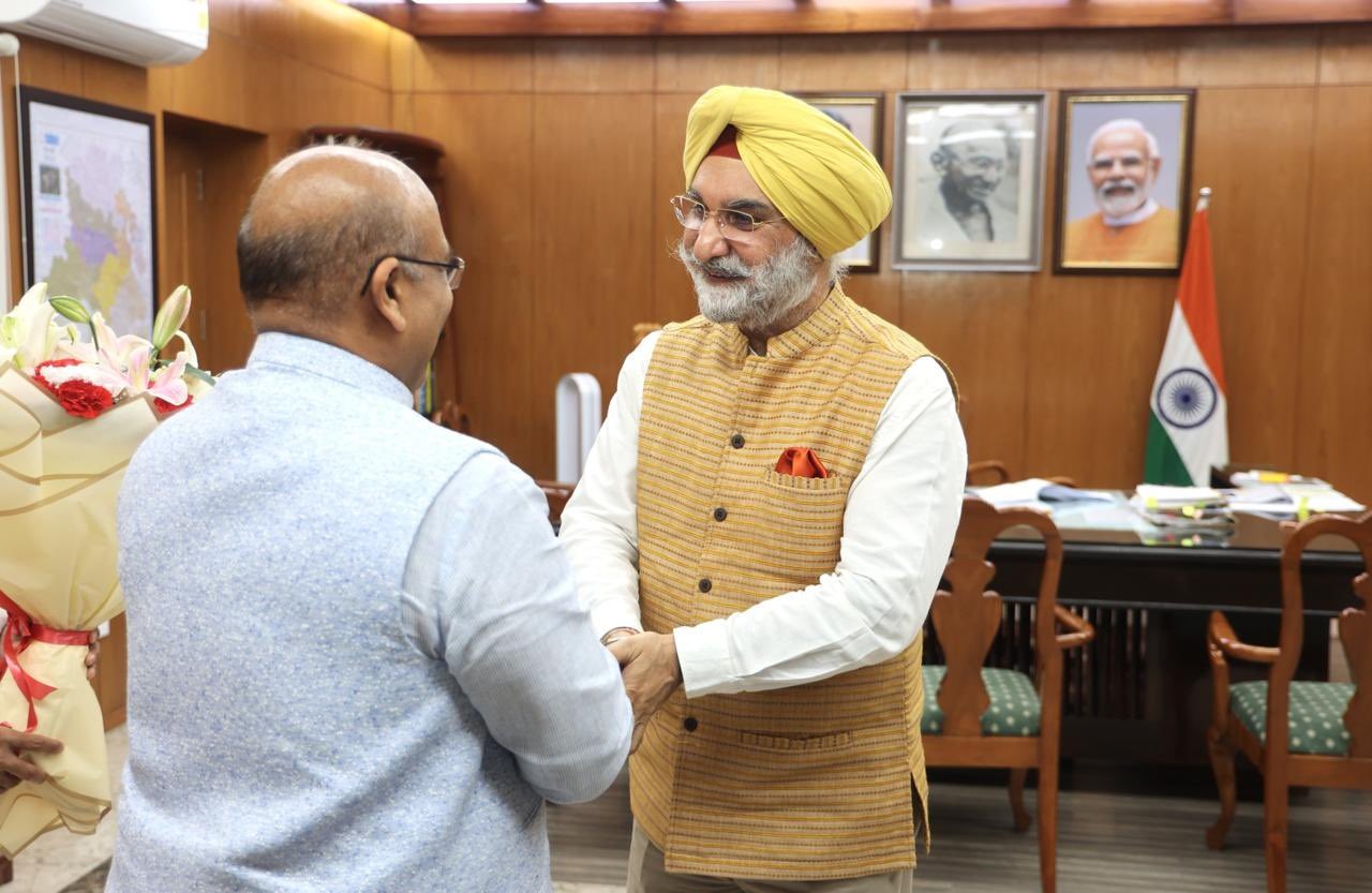 Hon’ble Lt. Governor met Hon’ble Speaker of Delhi Assembly, Shri Vijender Gupta.